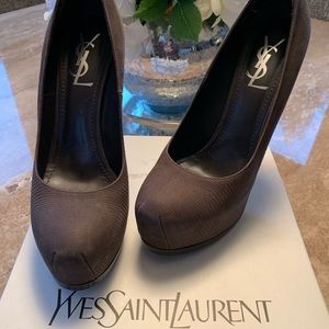 YSL Tribute 105 Pump in Brown print 39